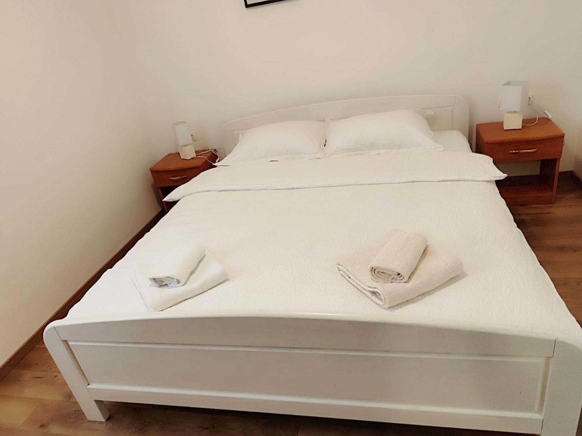Apartman Daniel With Free Parking Mundanije Esterno foto